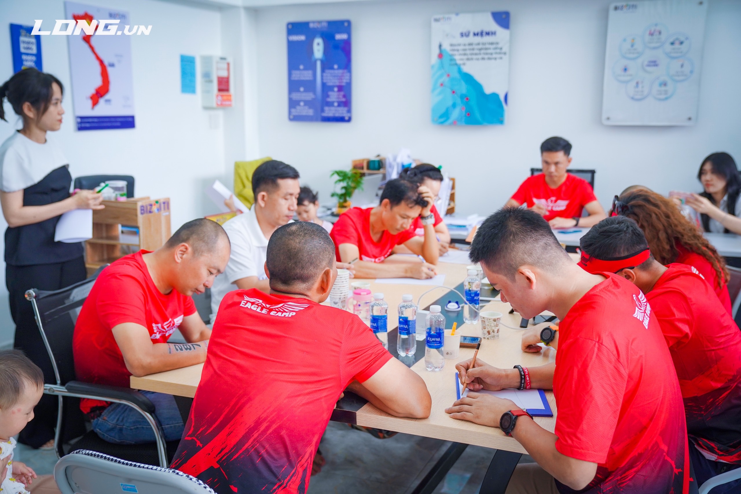 Luật sư, diễn giả Phạm Thành Long và cộng đồng Eagle Camp thăm quan công ty Bizciti