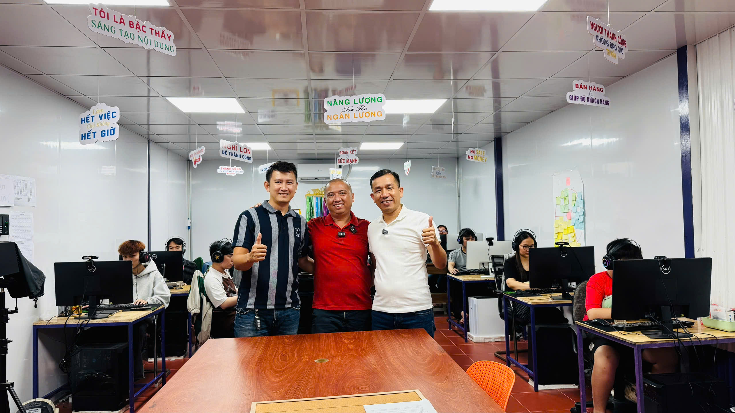 Ở Nhà Thuê Nhưng Giàu Hơn Cả Người Có Nhà – Sự Thật Về Tư Duy Dòng Tiền 2025