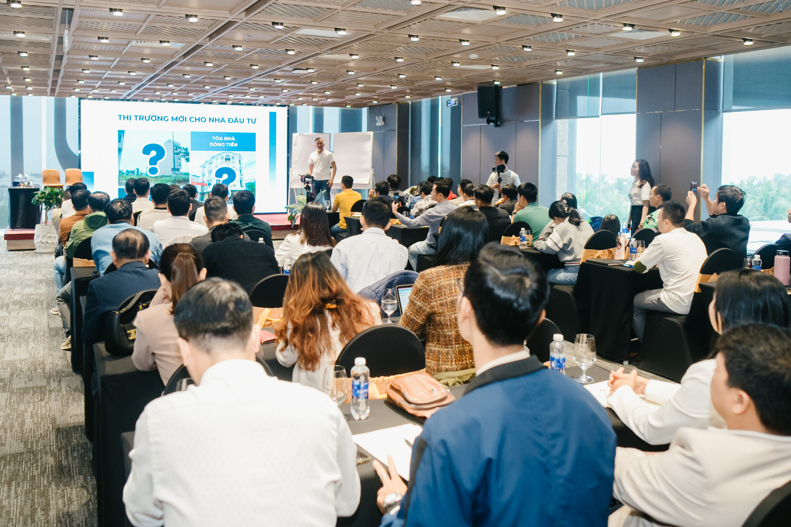 Có Nhà Nhưng Không Có Dòng Tiền: Sai Lầm Phổ Biến Của Người Làm Bất Động Sản Có Nhà Nhưng Không Có Dòng Tiền: Sai Lầm Phổ Biến Của Người Làm Bất Động Sản