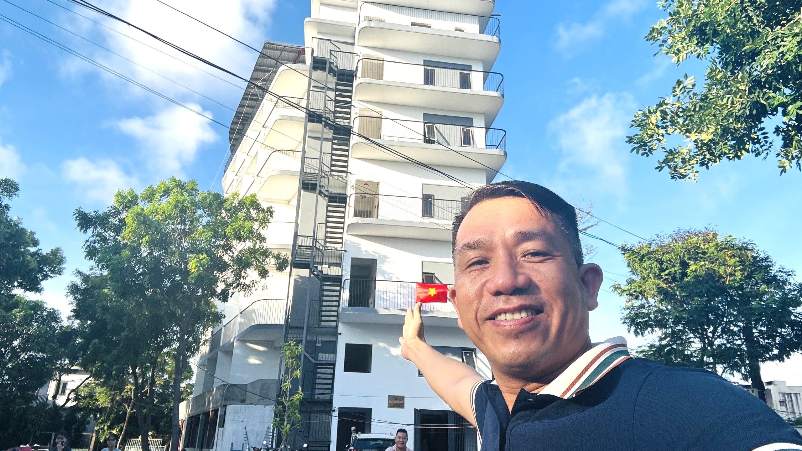 CỔNG TOÀ NHÀ – CHỖ NÀY HỎNG LÀ MỌI THỨ RỐI NGAY